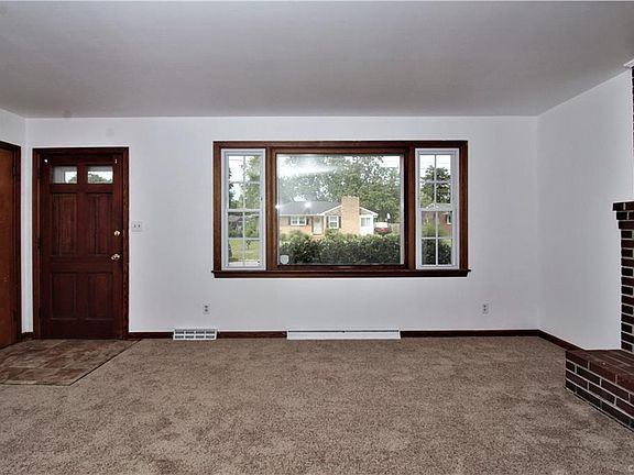 5th image of 913 Lakewood Dr