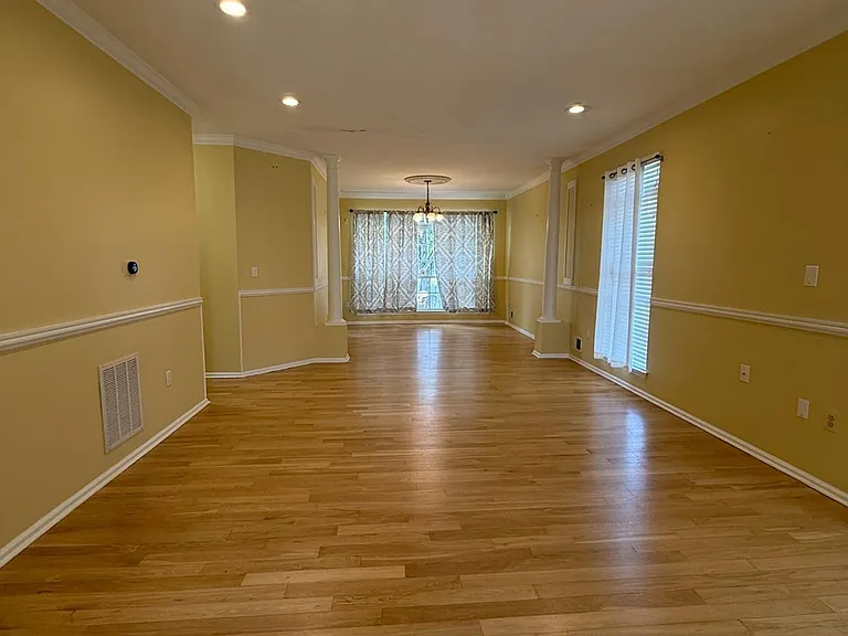 32 Marion Dr — Photo 7
