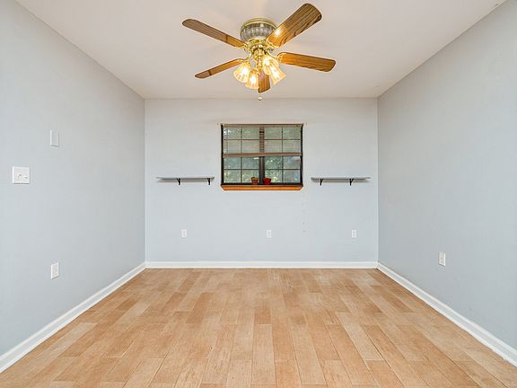 5th image of 83 Edgewood Dr