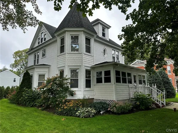 301 Sycamore St, Liverpool, NY 13088