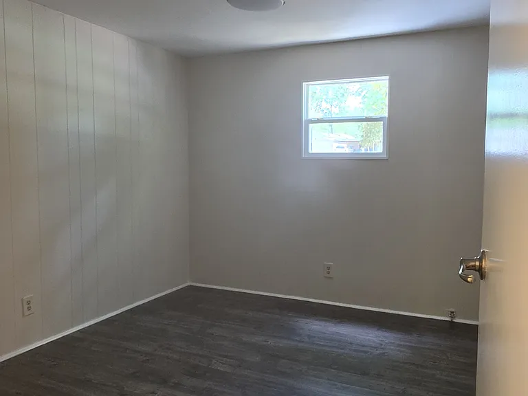 4910 Forestmont Dr — Photo 10