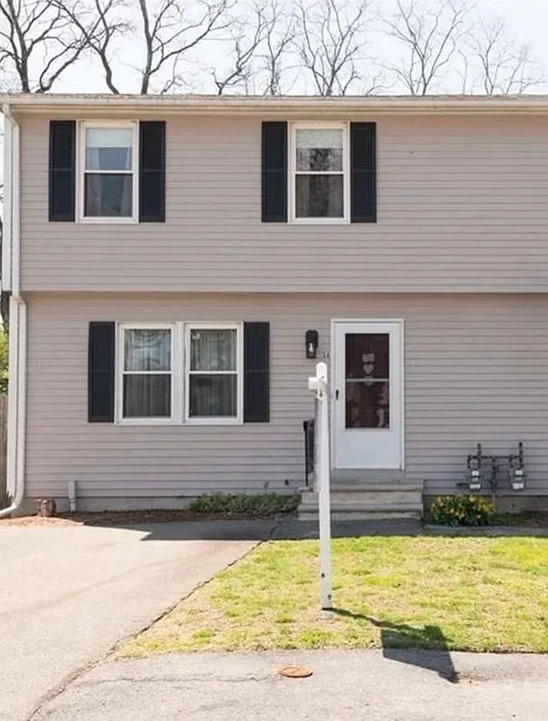 2 bed, 1.5 bath, 1400 sqft, $3,200 — Photo 1