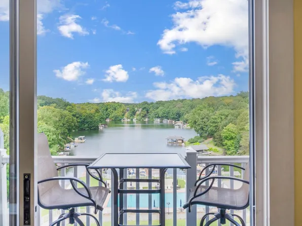 1085 Bluewater Dr Unit 208, Moneta, VA 24121