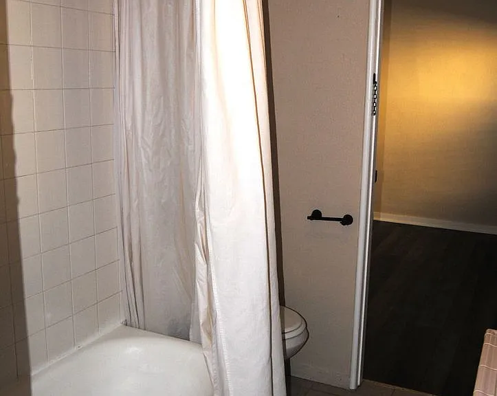 114 Flower St — Photo 11
