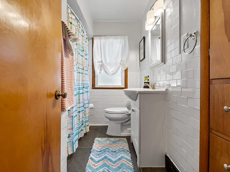 153 Thorlone Ave — Photo 12