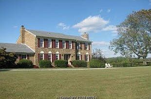 Front w/ expansive lawn