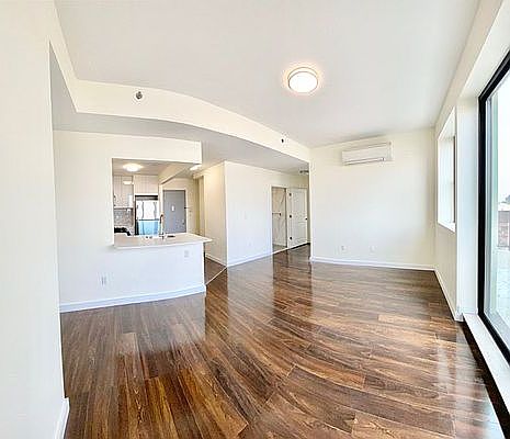 5th image of 1705 E 17th St #703