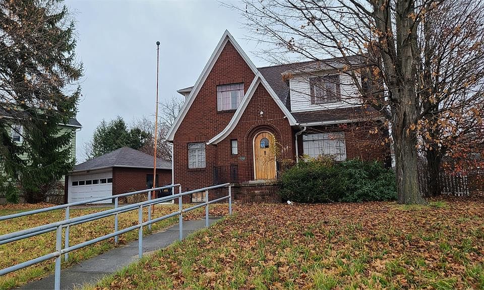 1st image of 368 Floral Ave