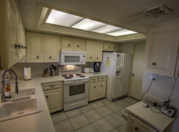 5th image of 2800 Gulf Blvd Unit 104