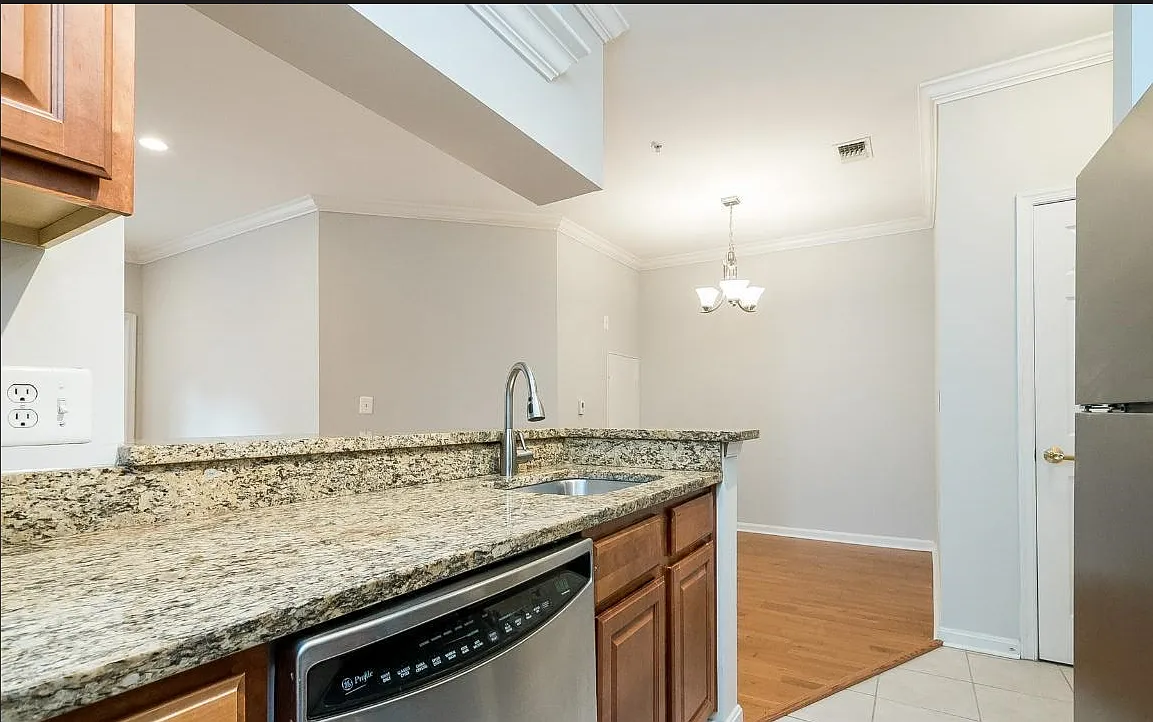 2 bed, 1074 sqft, $2,800 — Photo 3