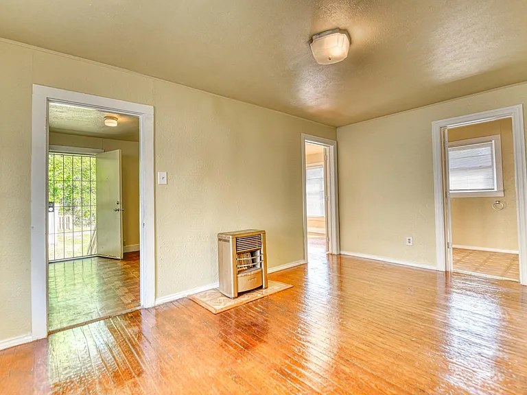 1559 Vermont Ave — Photo 5
