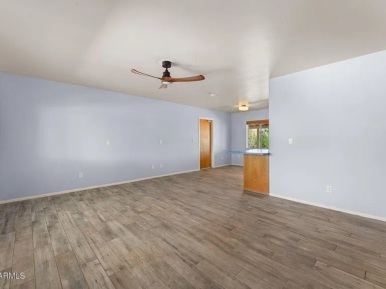 589 N Jackson St — Photo 10