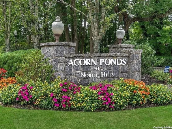 42 Acorn Ponds Drive #42, Roslyn, NY 11576