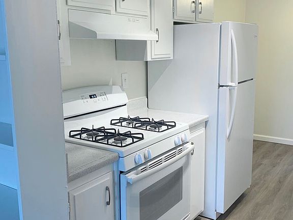 4th image of 4728 Lamont St #13