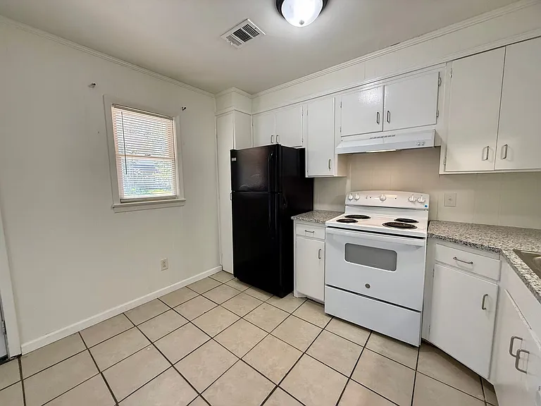 300 Olive St — Photo 20