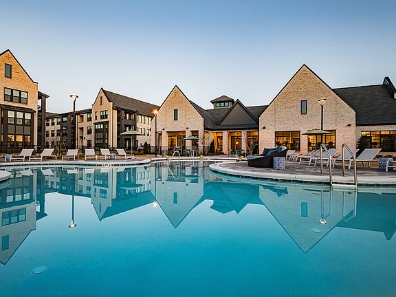 Resort-style Swimming Pool with Tanning Ledges