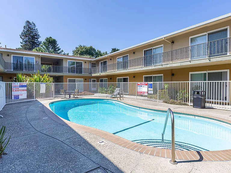 Sandalwood Apartments — Photo 11