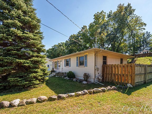 3rd image of 960 Walcott St SW