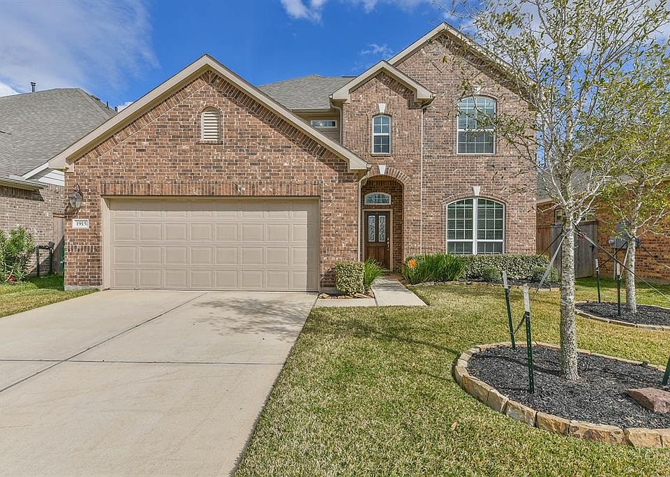 1st image of 1915 Benbrook Hollow Ln