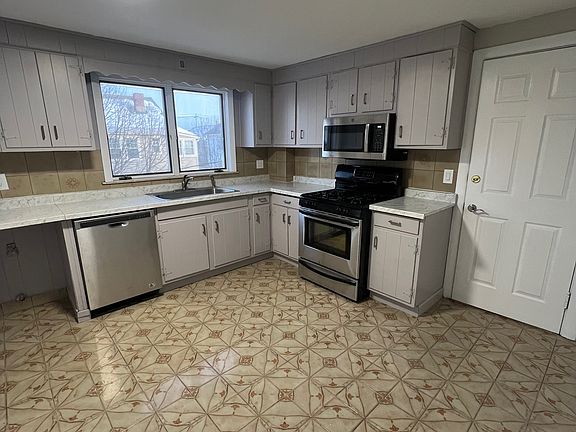 2nd image of 21-21A Carney St #2