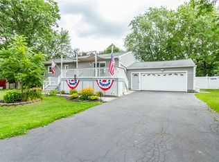 16 Appledore Cir, Rochester, NY 14623