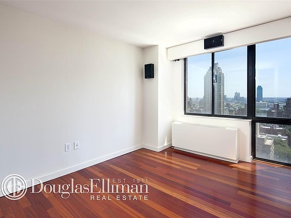 4th image of 255 E 49th St APT 25D