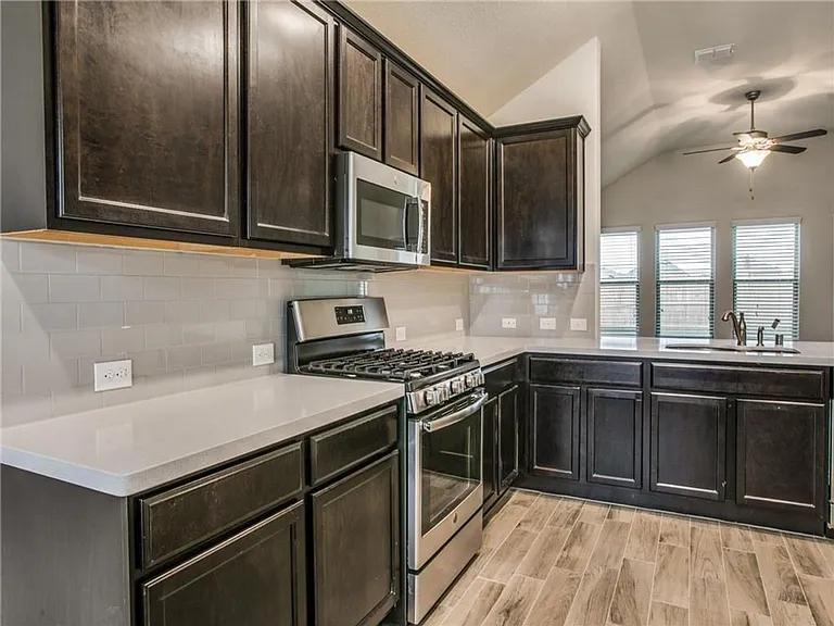 8944 Devonshire Dr — Photo 2