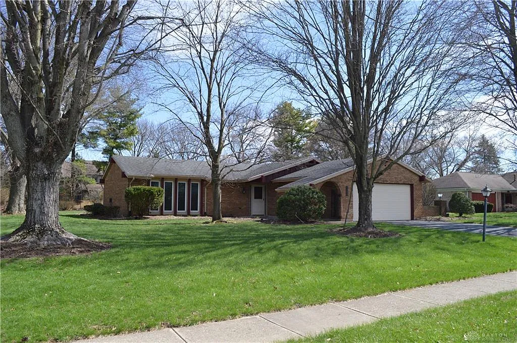 3 bed, 2.0 bath, 1923 sqft, $2,095 — Photo 1