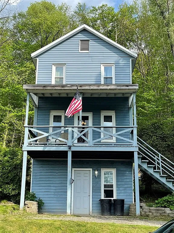 495 Walcott St photo 1