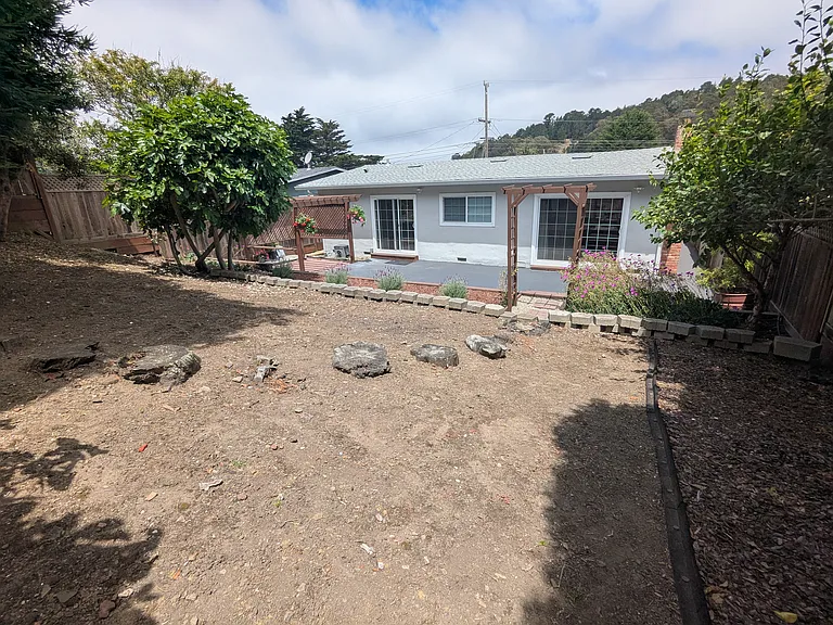 986 Regina Way — Photo 14