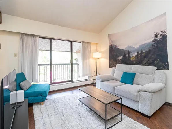 1009 McKenzie Ave #407, Saanich, BC V8X 4B1