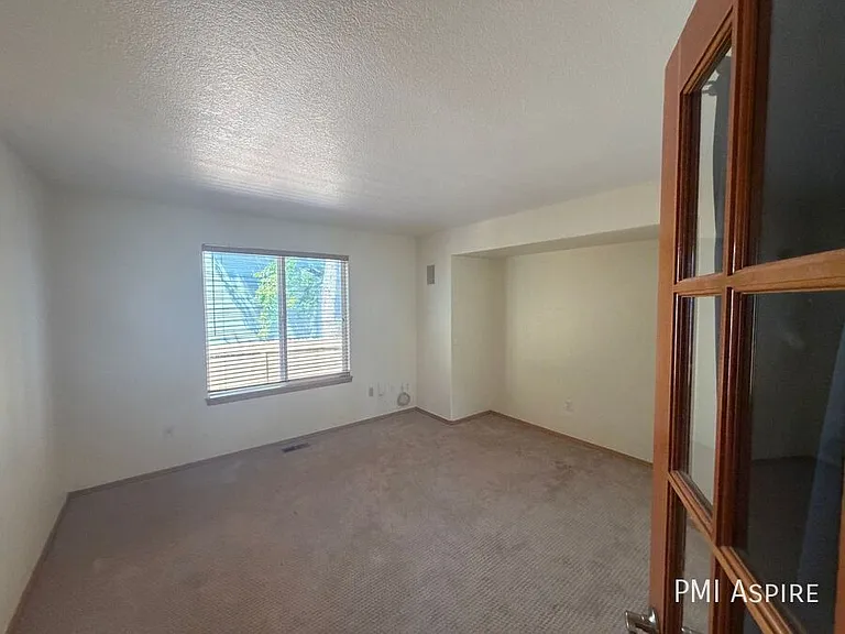 1424 Wildrose Dr — Photo 10