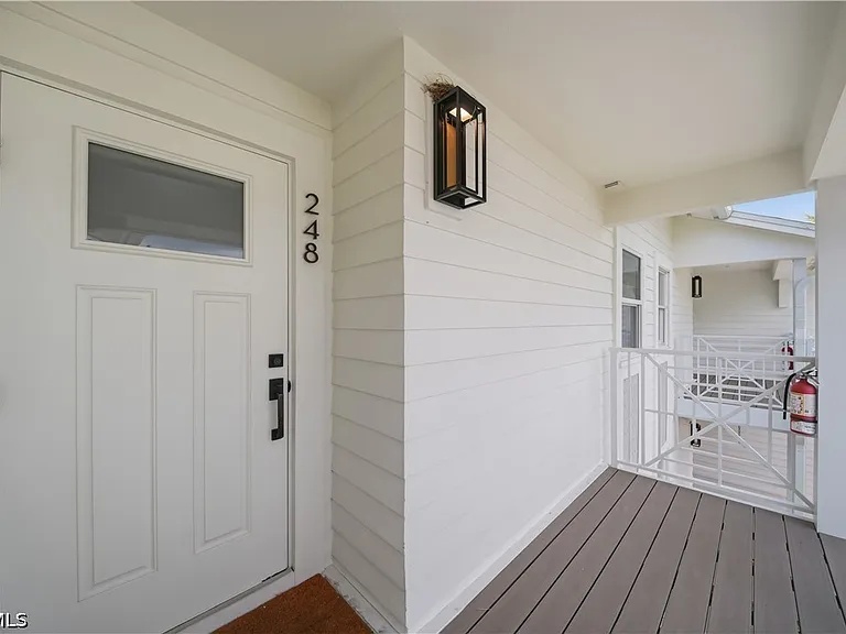 248 4th Ave S #D-201 — Photo 36