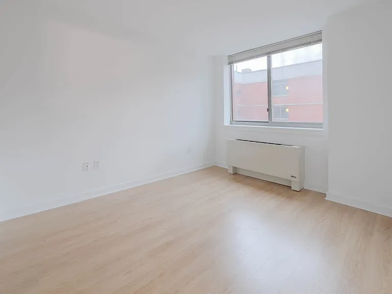 400 W 37th St #7R — Photo 38