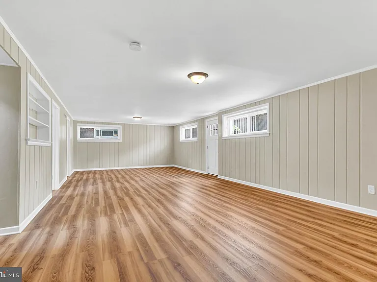 10228 Farnham Dr — Photo 25