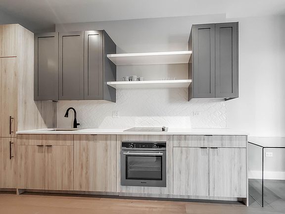 4th image of 1212 N Clark St #503
