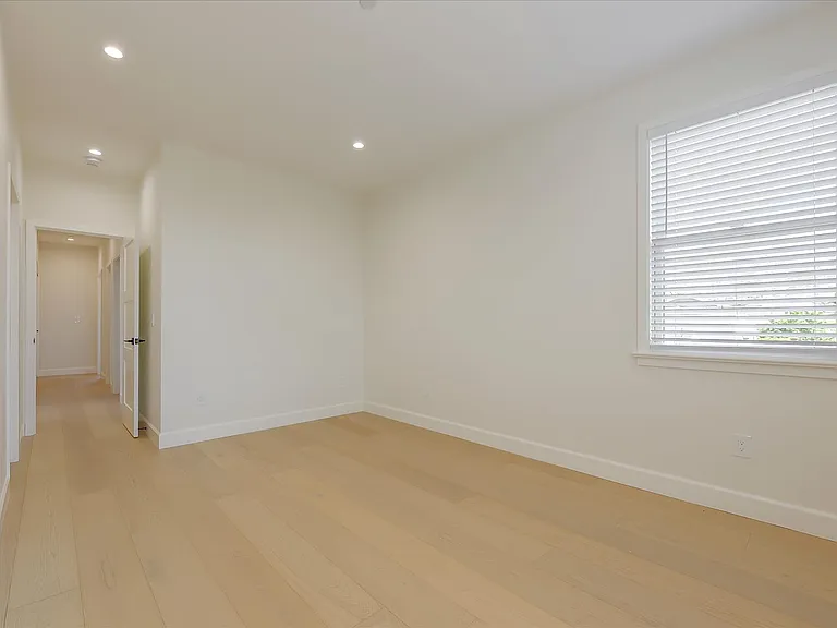 332 Pine Ave — Photo 24