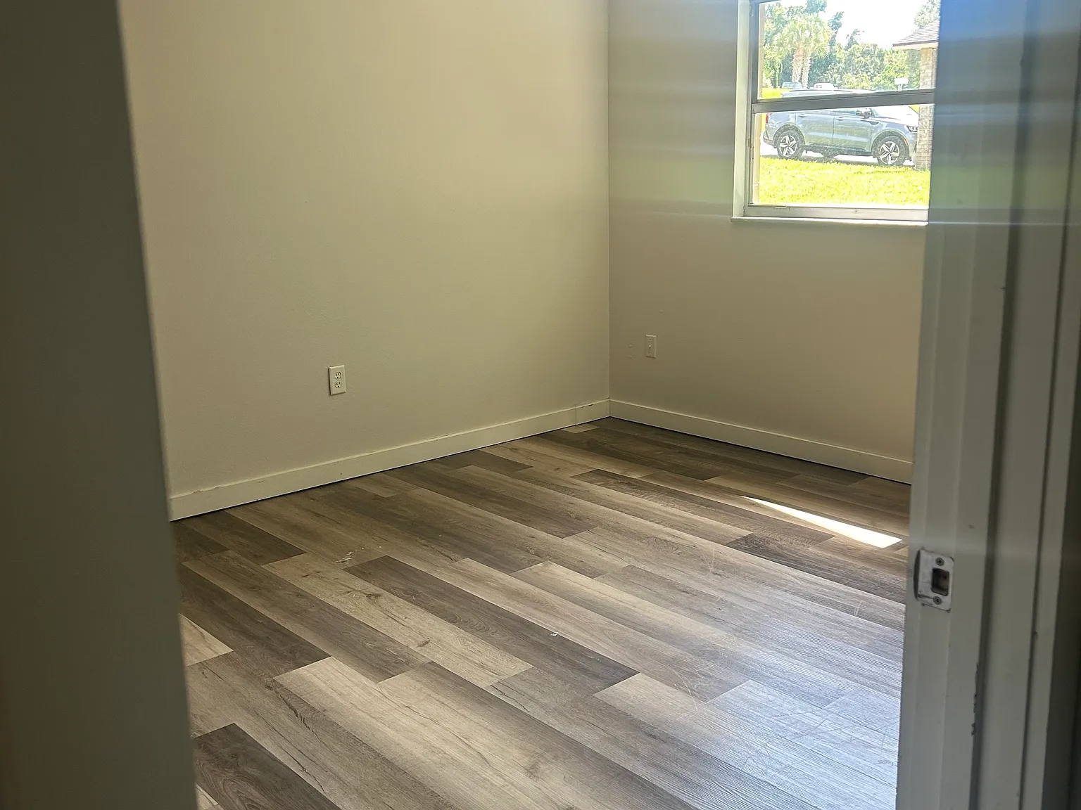 730 Anderson St — Photo 4