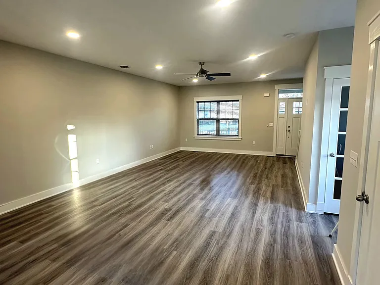 1626 Budd Ave — Photo 3