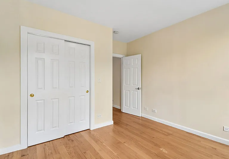 17 Greenwich Ave #5 — Photo 4
