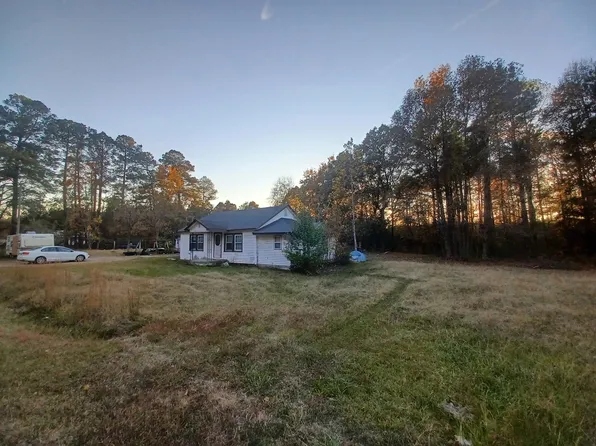 2636 S Halifax Rd, Rocky Mount, NC 27803
