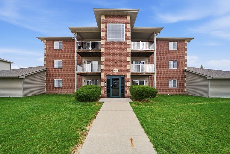 1st image of 651 SE Dovetail Rd #7