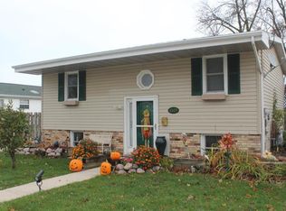 1305 S 31st St, Manitowoc, WI 54220