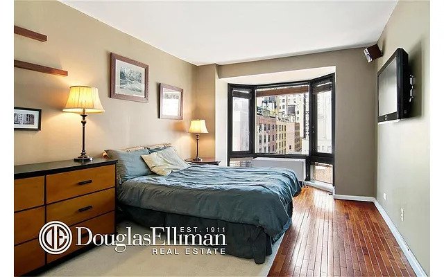 Rented by Douglas Elliman | media 4