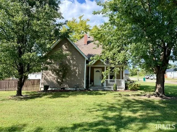 604 SW 2nd St, Loogootee, IN 47553