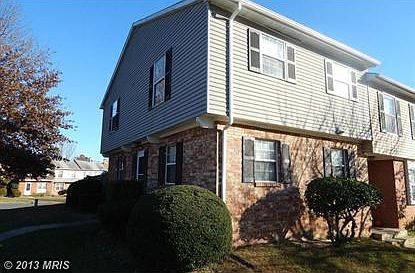 2nd image of 3500 Castle Hill Dr