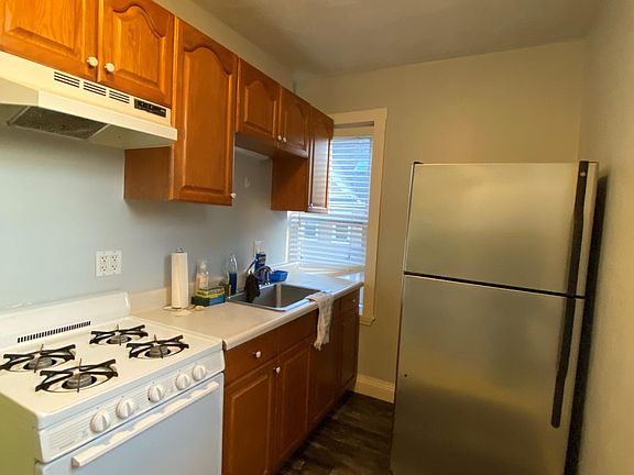 2nd image of 138 Elm St #2