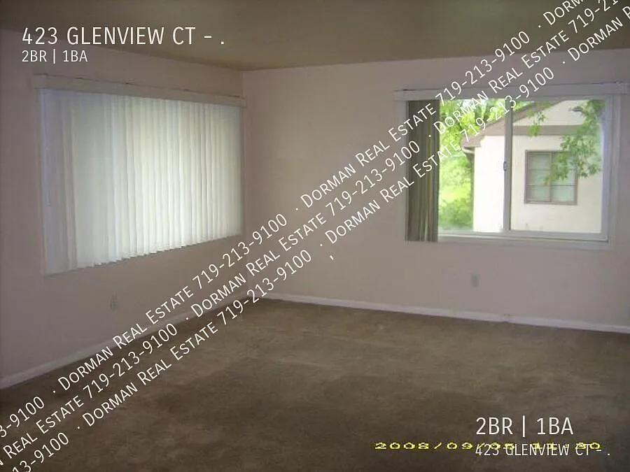 Beauteous fourplex end-unit! — Photo 4
