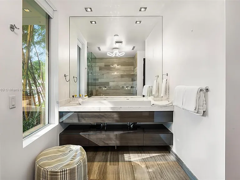 300 Royal Plaza Dr — Photo 31