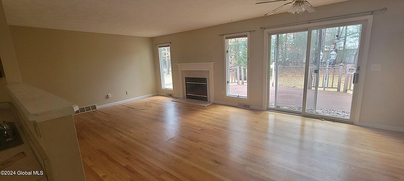 4th image of 461 Franklin Street